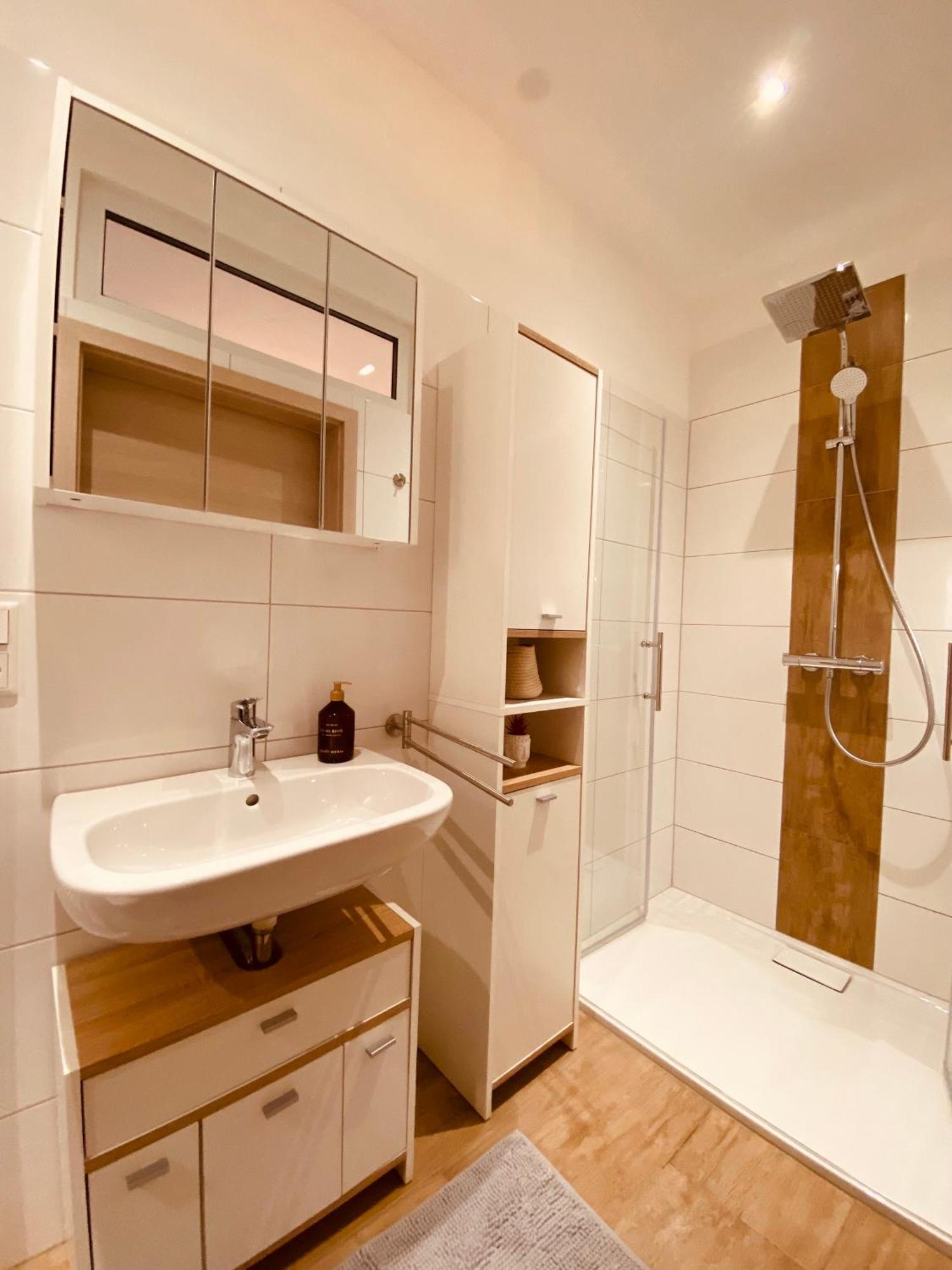 צוויקאו Hochwertige Ferienwohnung Mit 7Qm Balkon, Netflix, Kaffeeautomat, Rainshower Bad מראה חיצוני תמונה