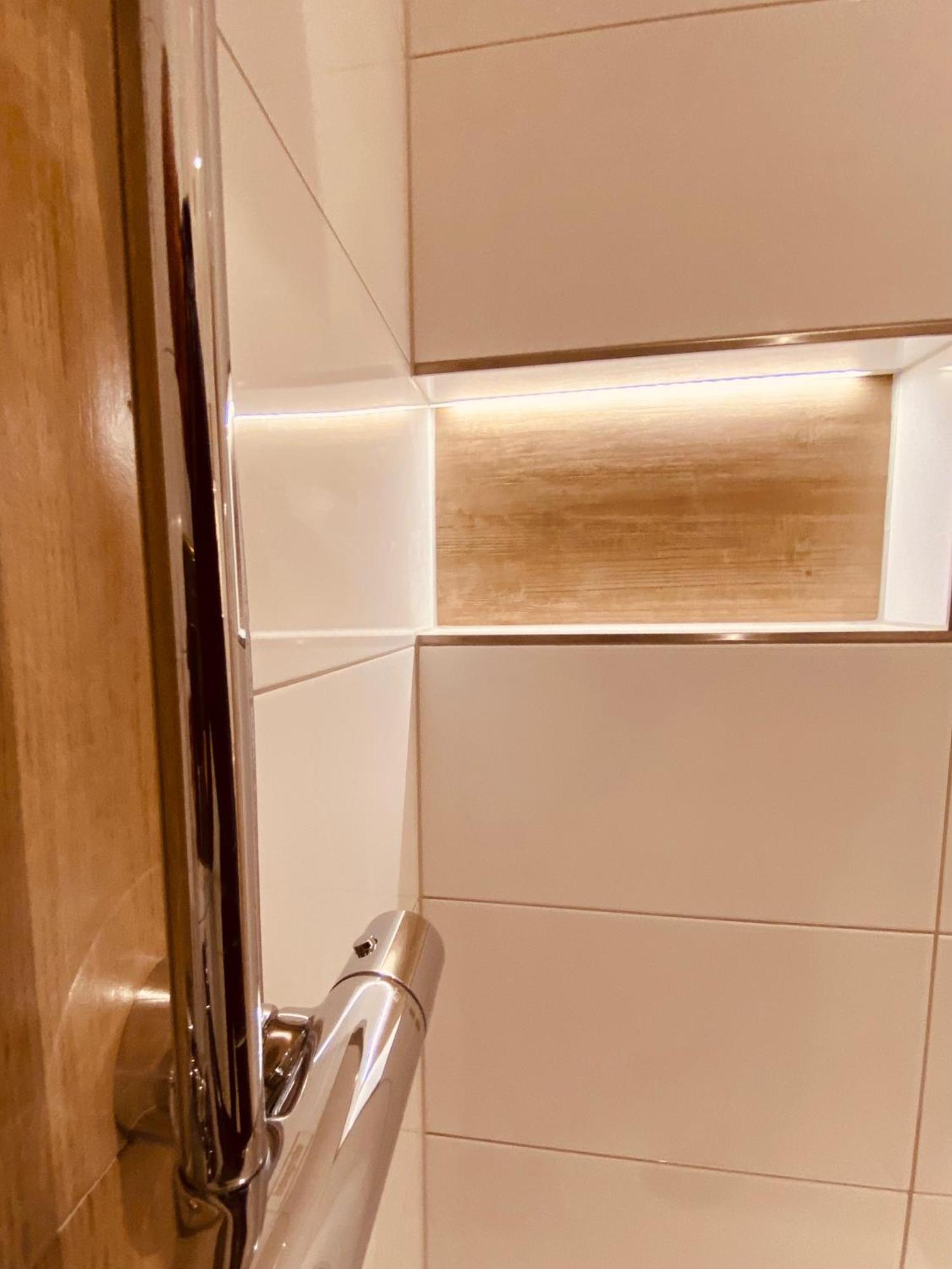 צוויקאו Hochwertige Ferienwohnung Mit 7Qm Balkon, Netflix, Kaffeeautomat, Rainshower Bad מראה חיצוני תמונה