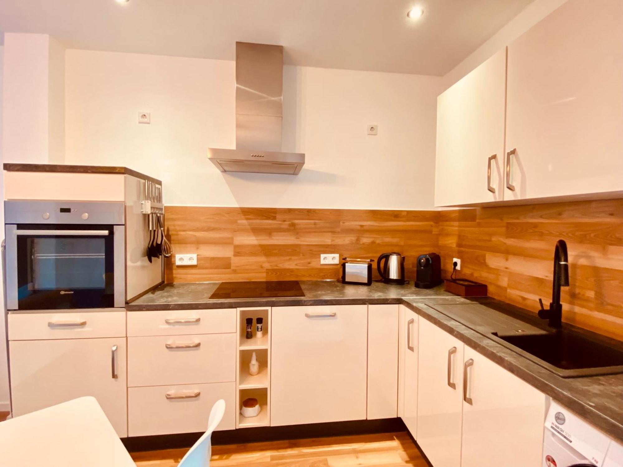 צוויקאו Hochwertige Ferienwohnung Mit 7Qm Balkon, Netflix, Kaffeeautomat, Rainshower Bad מראה חיצוני תמונה